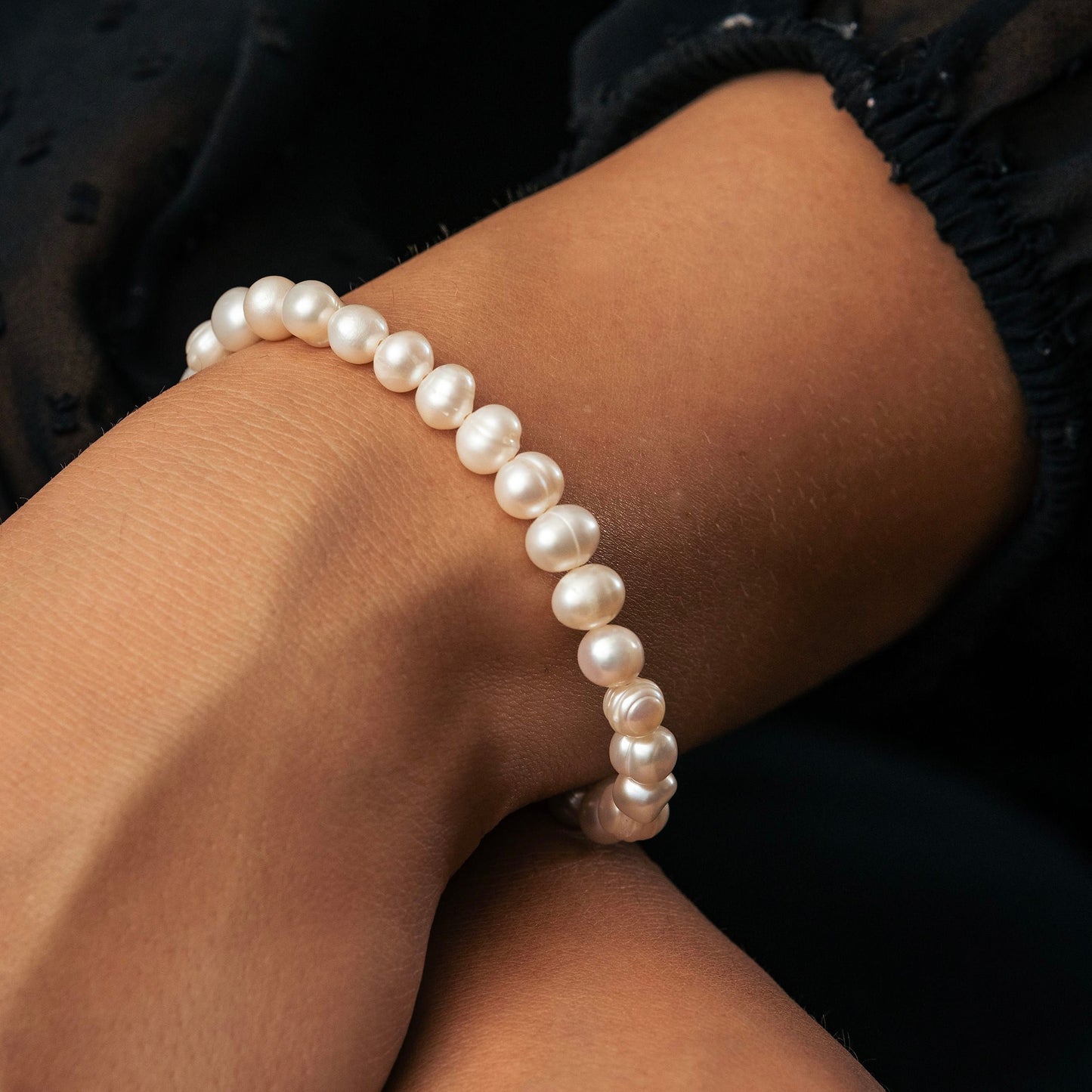Armband mit Süßwasserperlen in weiß